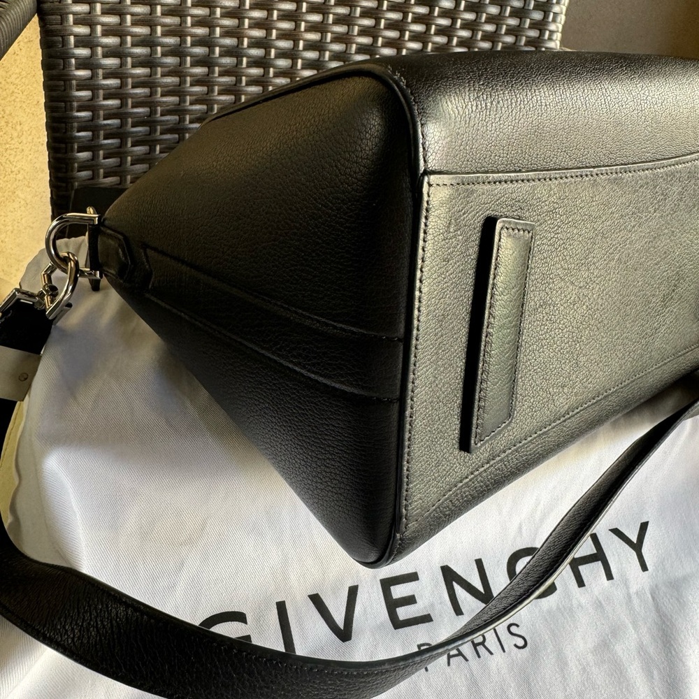 Givenchy Antigona Black Leather Bag - Picture 10 of 12